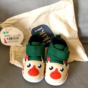 Squeaky shoes for infant/toddler
